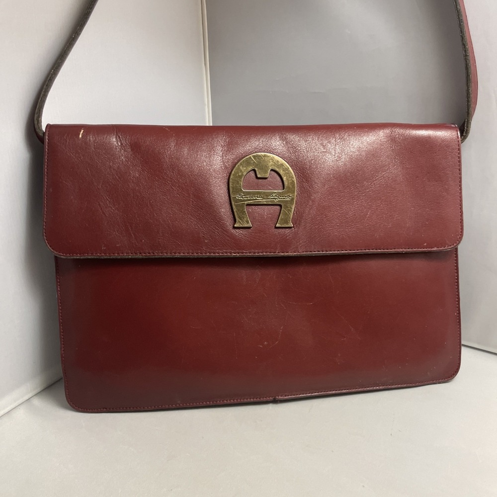 Vintage Etienne Aigner Clutch 70s Handbag Purse Oxblood Red Metal Logo Envelope